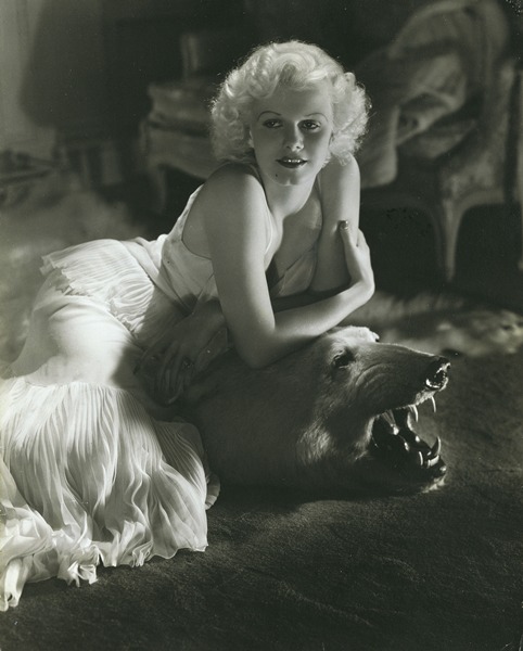 Jean Harlow at home by George Hurrell 1934 (c) CondÃ© Nast Publications Inc./Courtesy CondÃ© Nast Archive
